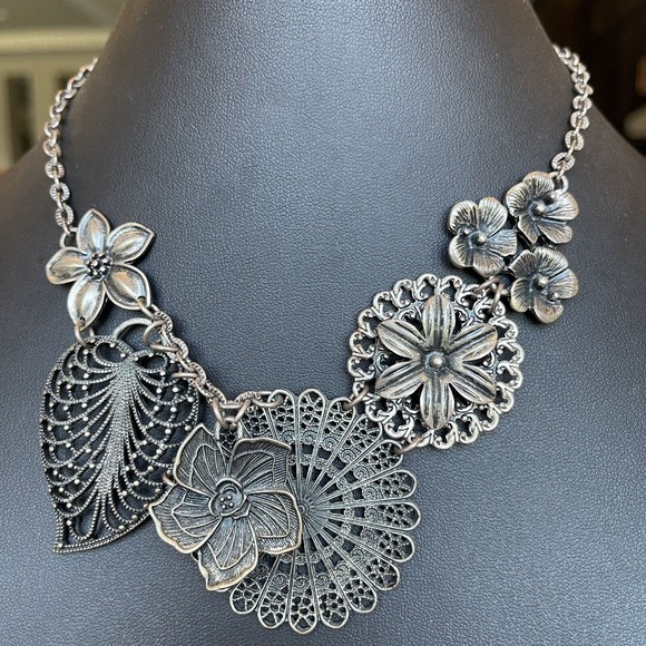 Premier Designs Layered Silver Tone Flower Leaves Botanical Statement Necklace - Picture 1 of 4
